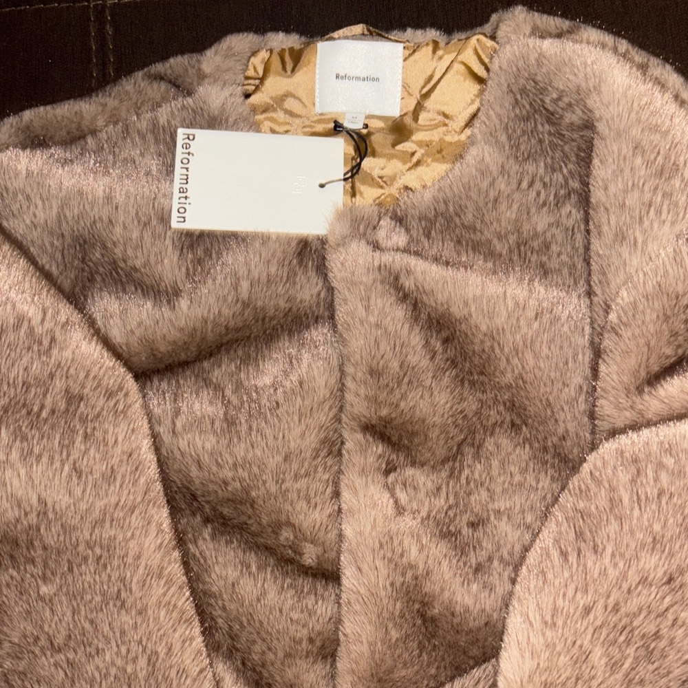 Devin Faux Fur Taupe- Reformation